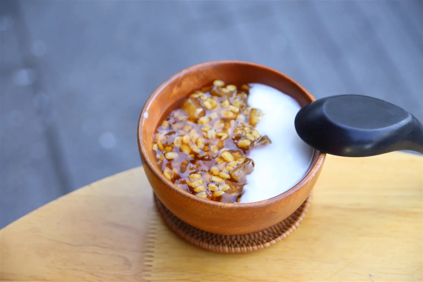 Chén chè bưởi cùi bưởi sợi trong, đậu xanh và nước cốt dừa của nhà Hami
