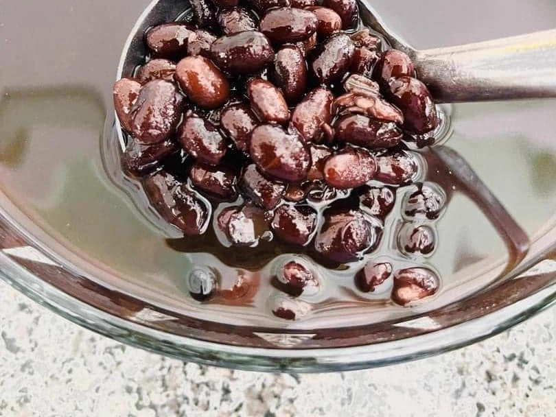 Chè đậu đen hạt đác cốt dừa nấu kiểu truyền thống
