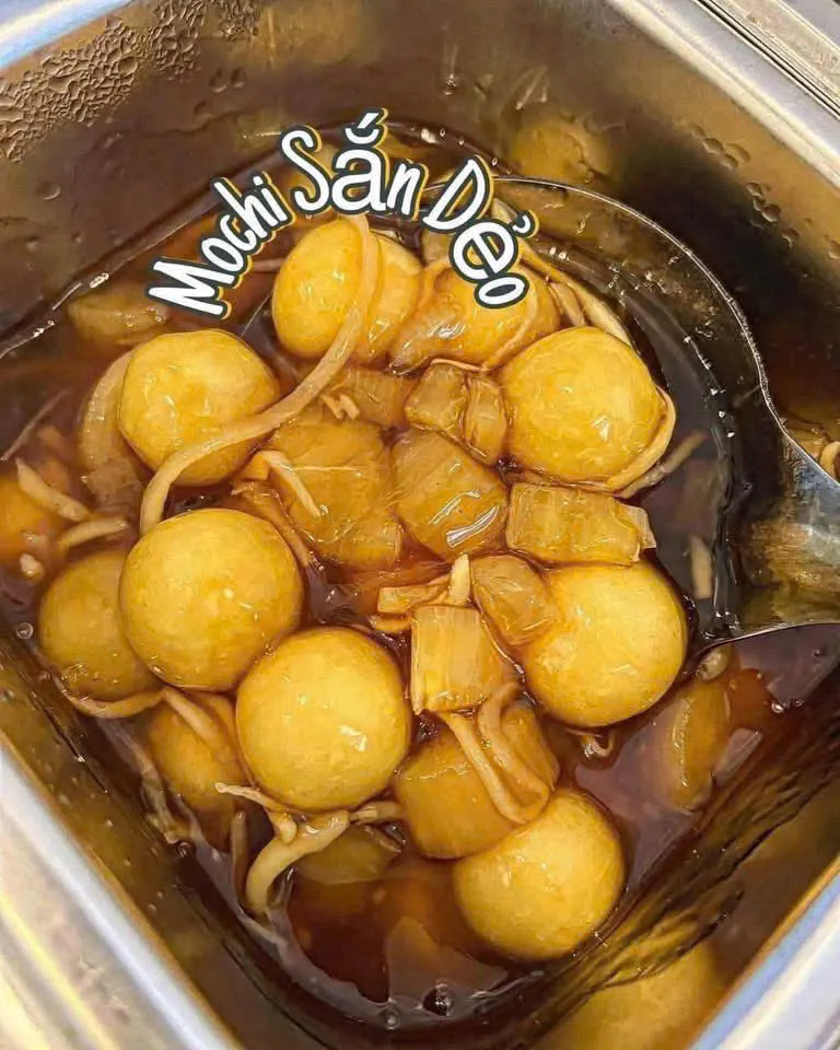 Chè sắn mochi dừa non nấu đường thốt nốt, mochi giã tay ở HAMICHEE Nha Trang