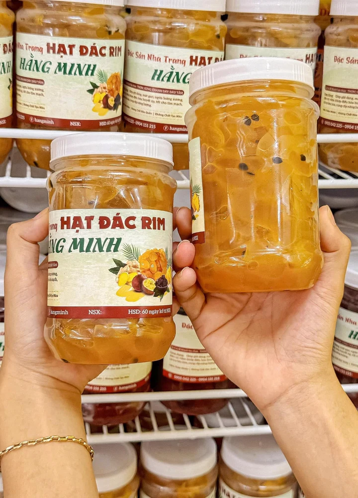 Hũ hạt đác rim đậy kín nắp xếp trong tủ mát