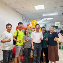 Nhóm khách check-in tại HAMICHEE
