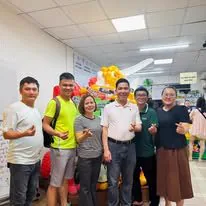 Nhóm khách check-in tại HAMICHEE