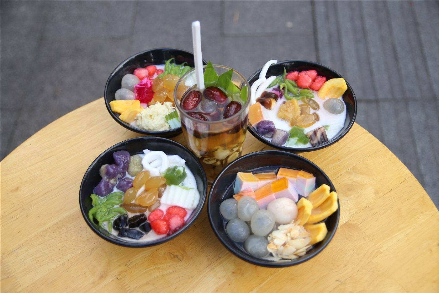 Những tô chè HAMICHEE topping nhà làm
